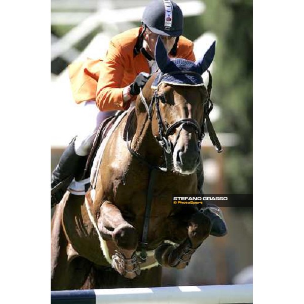 Harry Smolders on Exquis Olivier Q jumps during the 1st heat of Coppa delle Nazioni Samsung Super League Fei-Italia 2006 Rome, 27th may 2006 ph. Stefano Grasso