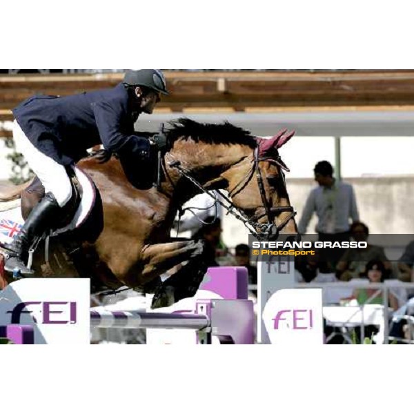 Tim Gredly on Omelli jumps during the 1st heat of Coppa delle Nazioni Samsung Super League Fei-Italia 2006 Rome, 27th may 2006 ph. Stefano Grasso