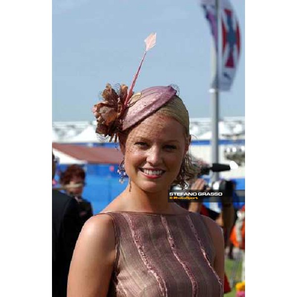 Angela from Melbourne Al Maha \' Saks Fifth Avenue Fashions on the field Nad Al Sheba 28th march 2004 ph. Stefano Grasso