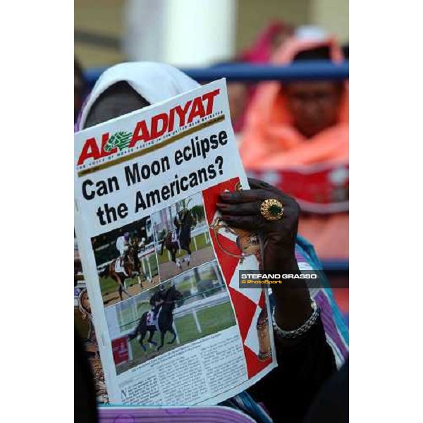racegoer at Dubai World Cup Nad Al Sheba 28th march 2004 ph. Stefano Grasso
