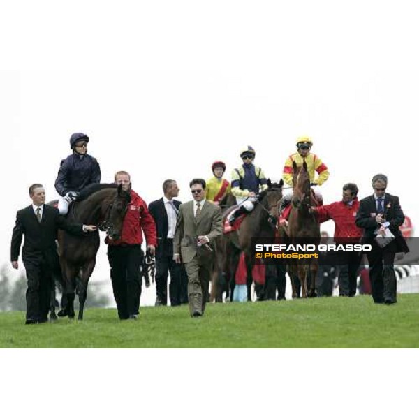 Kieren Fallon on Alexandrova and Aidan O\'Brien open the parade of The Vodafone Oaks Espom, 2th june 2006 ph. Stefano Grasso