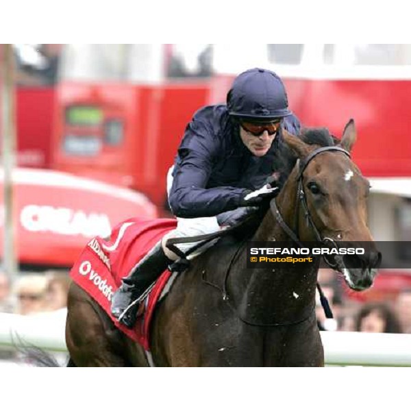 close up for Kieren Fallon on Alexandrova flying to the line of the Vodafone Oaks Espom, 2th june 2006 ph. Stefano Grasso