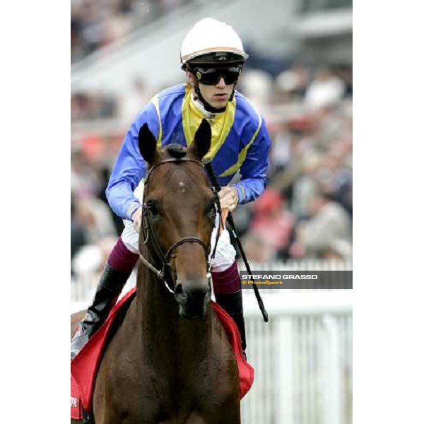 Christophe Soumillon on Shirocco before the start on the Coronation Cup Epsom, 2th june 2006 ph. Stefano Grasso