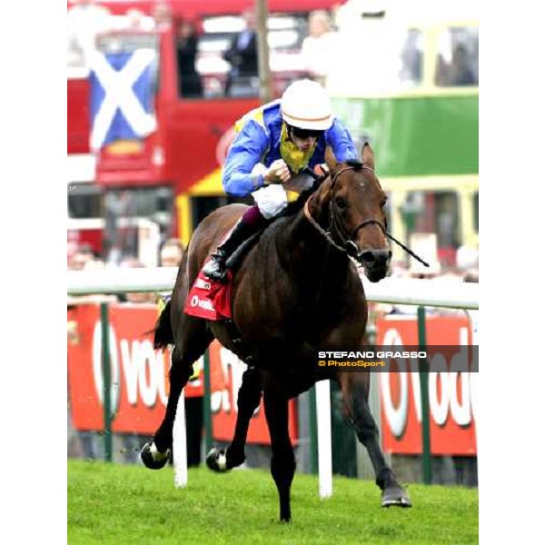 Christophe Soumillon on Shirocco celebrates aq few meters to the line of the Coronation Cup Espom, 2th june 2006 ph. Stefano Grasso