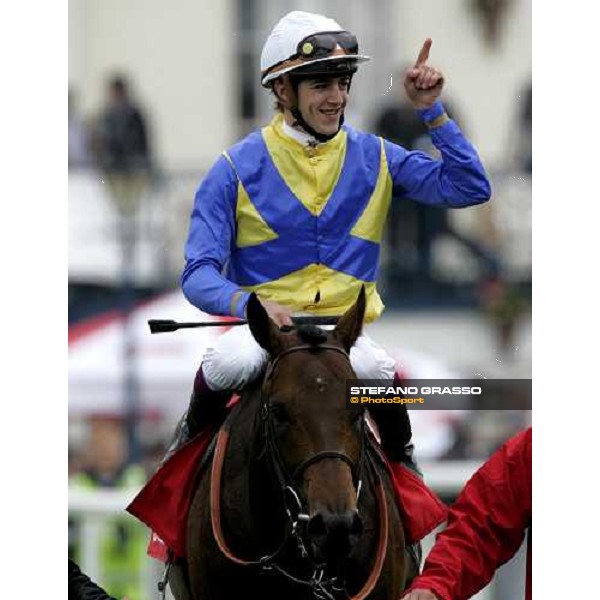 Christophe Soumillon on Shirocco celebrates after winning the Coronation Cup Espom, 2th june 2006 ph. Stefano Grasso