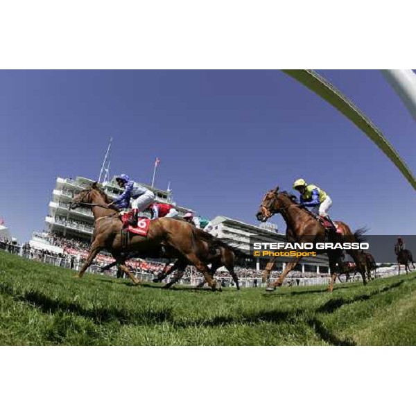 Frankie Dettori on Nayyr (6) wins the Vodafone Diomed Stakes Epsom, 3th june 2006 ph. Stefano Grasso