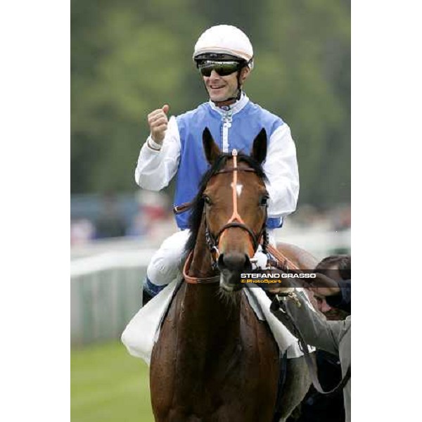 Olivier Peslier on Impressionnante, winner of Prix de Sandrigham Mitsubishi Motors Paris Chantilly, 4th june 2006 ph. Stefano Grasso