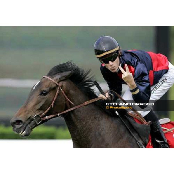 Christophe Soumillon on Dionisia wins the Oaks d\'Italia Milan, 18th june 2006 ph. Stefano Grasso