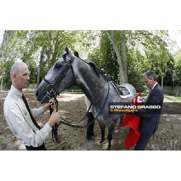 Luca Cumani prepares Vol de Nuit for the Gran Premio di Milano Milan, 18th june 2006 ph. Stefano Grasso