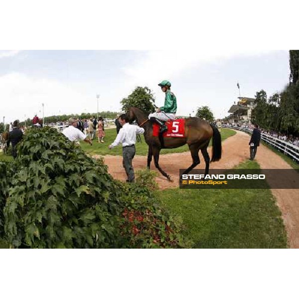 Cristophe Soumillon on Shamdala in the parade of Gran Premio di Milano Milan, 18th june 2006 ph. Stefano Grasso