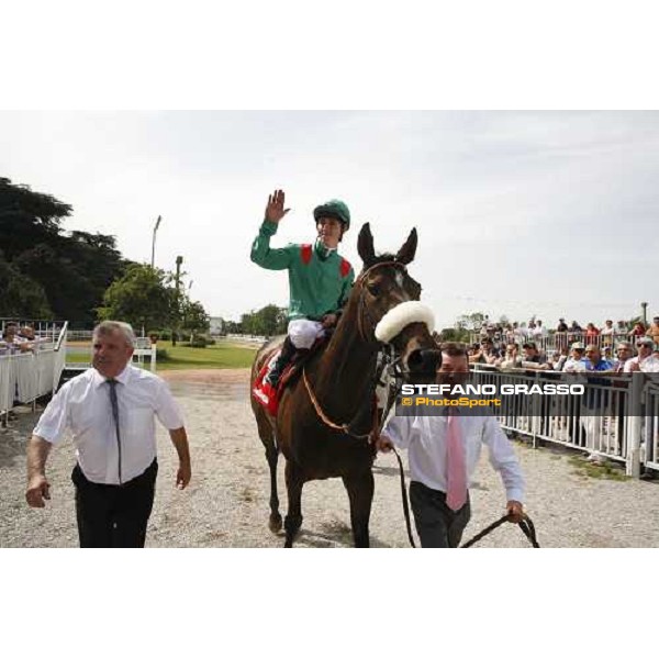 Cristophe Soumillon on Shamdala enters in the winner circle of Gran Premio di Milano Milan, 18th june 2006 ph. Stefano Grasso