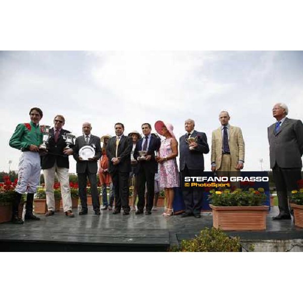 giving prize of Gran Premio di Milano won by Christophe Soumillon on Shamdala Milan, 18th june 2006 ph. Stefano Grasso