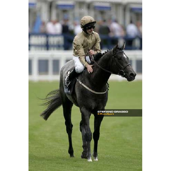 Ted Durcan congratulates with Hellvelyn after winning the Coventry Strakes Royal Ascot 1st day, 20th june 2006 ph. Stefano Grasso