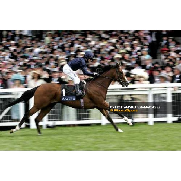 Kieren Fallon on Ad Valorem wins the Queen Anne Stakes Royal Ascot 1st day, 20th june 2006 ph. Stefano Grasso