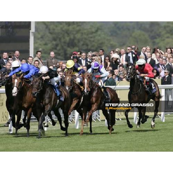 Olivier Peslier on Oujia Board at last few meters to the line of The Prince of Wales\'s Stakes . Frankie Dettori on Electrocutionist inside with Manduro 3rd and David Junior at right Royal Ascot, 2nd day, 21st june 2006 ph. Stefano Grasso