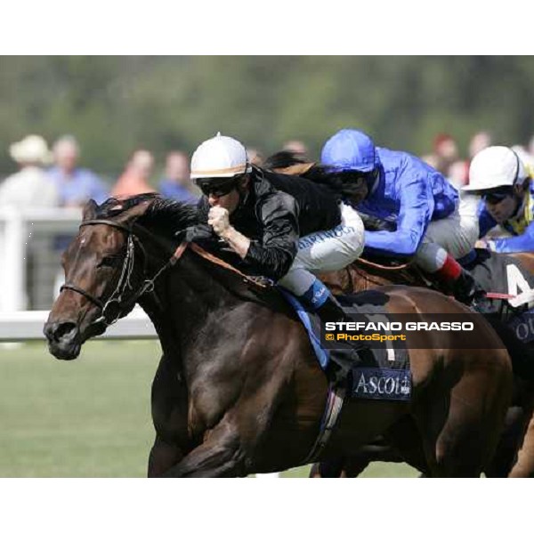 Olivier Peslier on Oujia Board wins The Prince of Wales\'s Stakes beating Frankie Dettori on Electrocutionist Royal Ascot, 2nd day, 21st june 2006 ph. Stefano Grasso