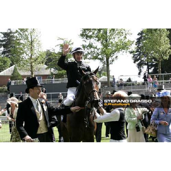 Lord Derby and Oujia Board with Olivier Peslier enter in the winner circle of The Prince of Wales\'s Stakes Royal Ascot, 2nd day, 21st june 2006 ph. Stefano Grasso