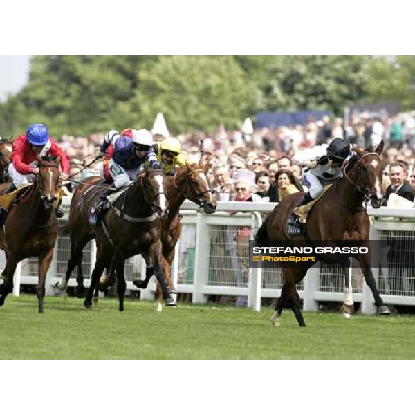 Jamie Spencer on Soviet Song leads at last few meters of The Windsor Forest Stakes Royal Ascot, 2nd day, 21st june 2006 ph. Stefano Grasso