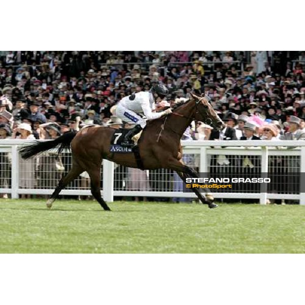 Jamie Spencer on Soviet Song wins The Windsor Forest Stakes Royal Ascot, 2nd day, 21st june 2006 ph. Stefano Grasso