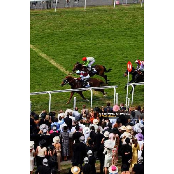 \'Choisir wins the Golden Jubilee Stakes Ascot june 18 2003\'-ph.stefano Grasso 