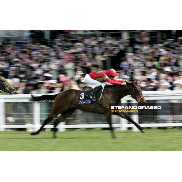 Richard Hughes on Gilded wins the Queen Mary Stakes Royal Ascot, 2nd day, 21st june 2006 ph. Stefano Grasso