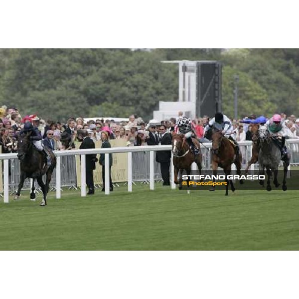 straight of the Gold Cup - Yeats leads on Reefscape and Distinction Royal Ascot, 3rd day, 22th june 2006 ph. Stefano Grasso