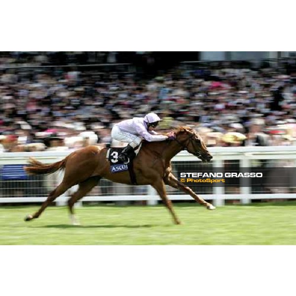 Alan Munro on Dutch Art wins the Norfolk Stakes Royal Ascot, 3rd day, 22th june 2006 ph. Stefano Grasso