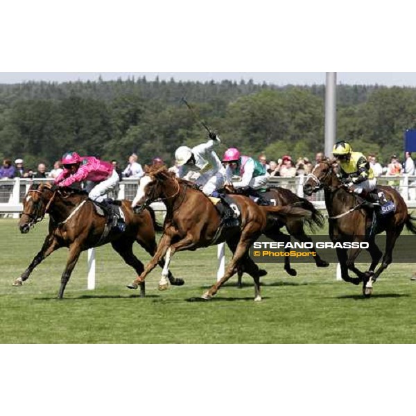 Michael Hills on Mont Etoile wins the Ribblesdale Stakes beating Kieren Fallon on Scottish Stage Royal Ascot, 3rd day, 22th june 2006 ph. Stefano Grasso