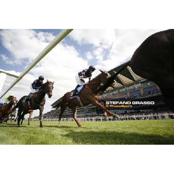 Ryan Moore on Tungsten Strike followed by Kieren Fallon on Yeats (winner) pass the first turn during the Gold Cup Royal Ascot, 3rd day 22nd june 2006 ph. Stefano Grasso