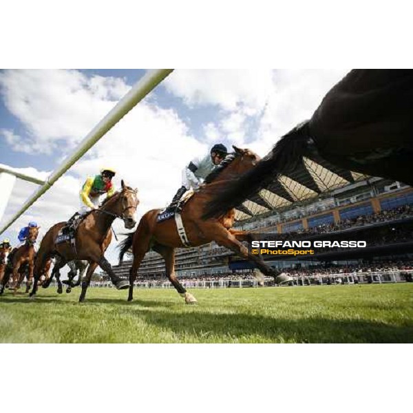 Mick Kinane on Distinction followed by Jhonny Murtagh on Barolo pass the first turn during the Gold Cup Royal Ascot, 3rd day 22nd june 2006 ph. Stefano Grasso