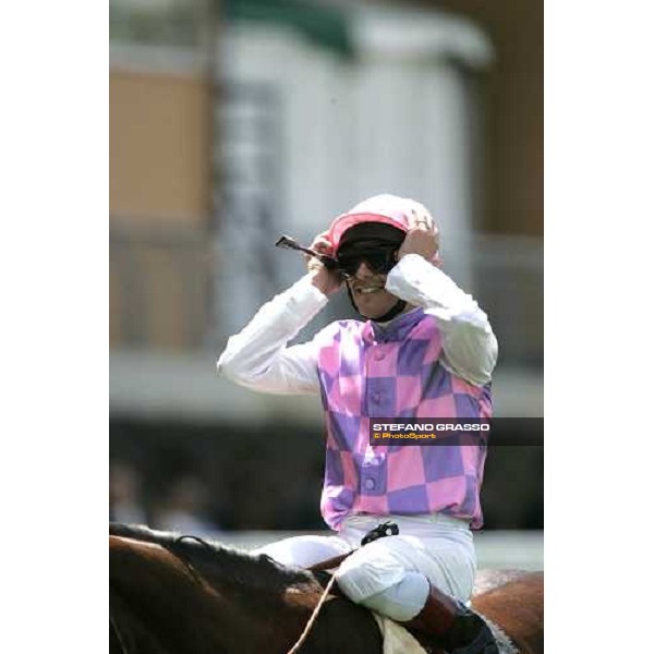 exulting Frankie Dettori on Sander Camillo after winning the Albany Stakes Ascot, 4th day, 23rd june 2006 ph. Stefano Grasso