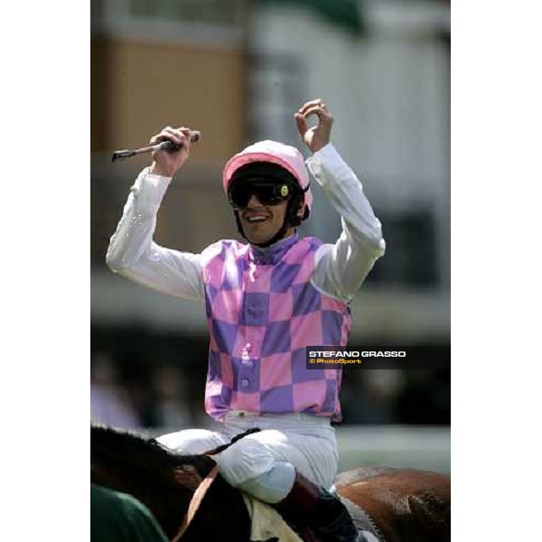 exulting Frankie Dettori on Sander Camillo after winning the Albany Stakes Ascot, 4th day, 23rd june 2006 ph. Stefano Grasso
