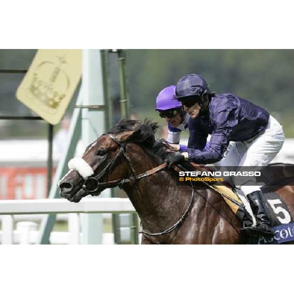Kieren Fallon on Papal Bull beats Frankie Dettori on Red Rocks in the King Edward VII Stakes Ascot, 4th day, 23rd june 2006 ph. Stefano Grasso