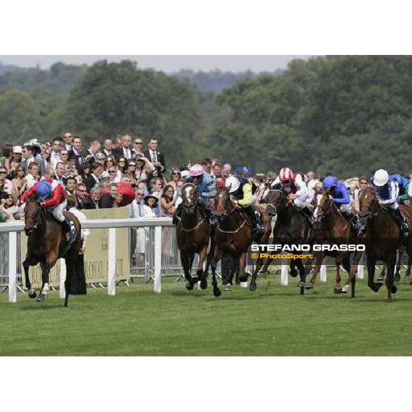 Jimmy Fortune on Nannina leads the group at last few meters to the line of the Coronation Stakes Ascot, 4th day, 23rd june 2006 ph. Stefano Grasso