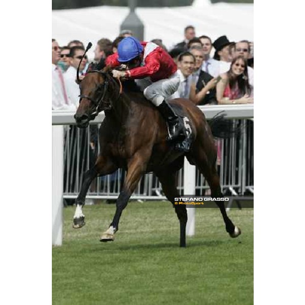 Jimmy Fortune on Nannina wins the Coronation Stakes Ascot, 4th day, 23rd june 2006 ph. Stefano Grasso