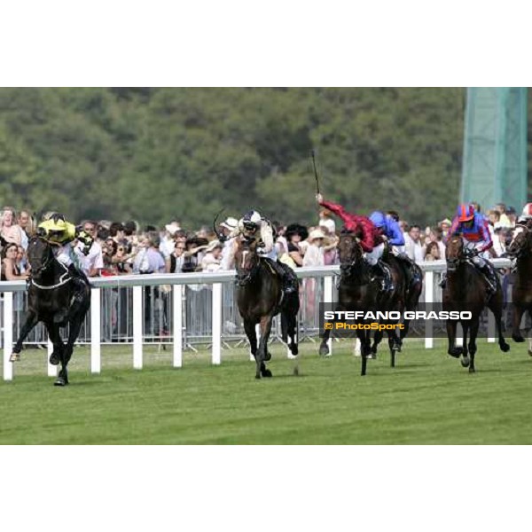 Kevin Darley on Soapy Danger leads at last few meters of the Queen\'s Vase Ascot, 4th day, 23rd june 2006 ph. Stefano Grasso