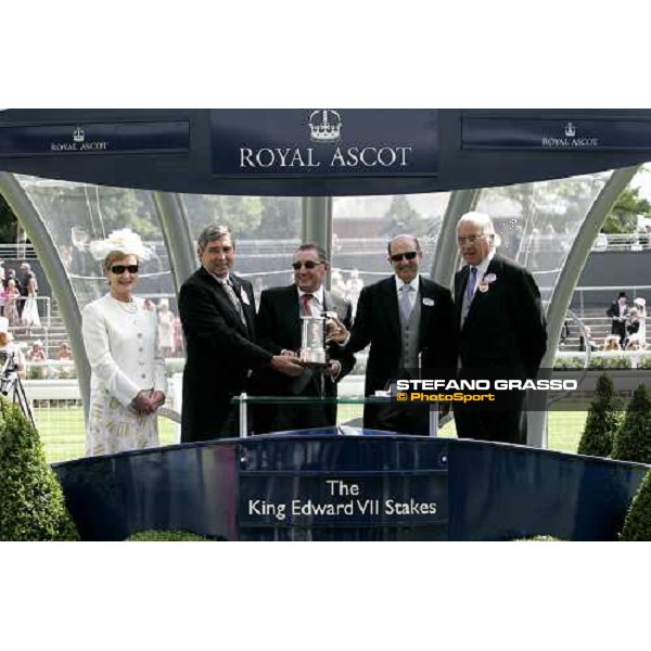 giving prize of the King Edward VII Stakes won by Papal Bull Royal Ascot, 4th day 23rd june 2006 ph. Stefano Grasso