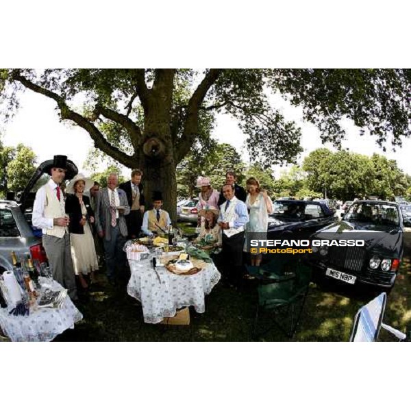 pic nic in front of the new granstand of Ascot Royal Ascot, 4th day 23rd june 2006 ph. Stefano Grasso