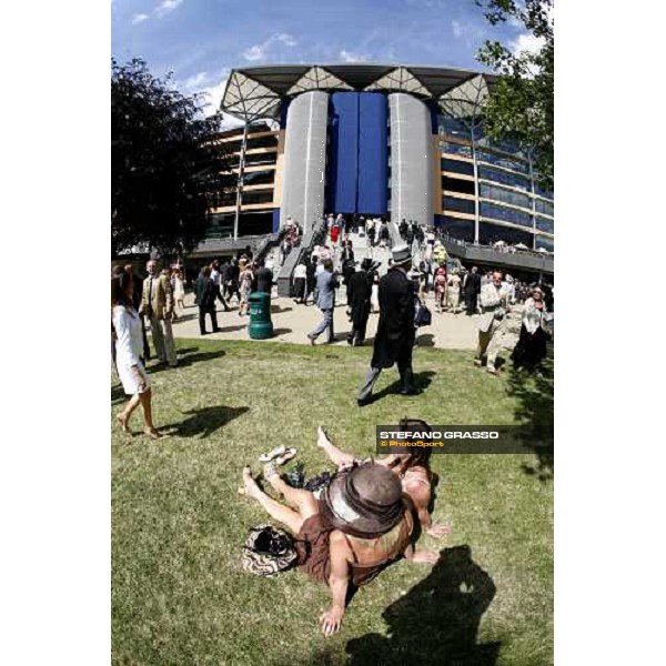 racegoers at Ascot Royal Ascot, 4th day 23rd june 2006 ph. Stefano Grasso