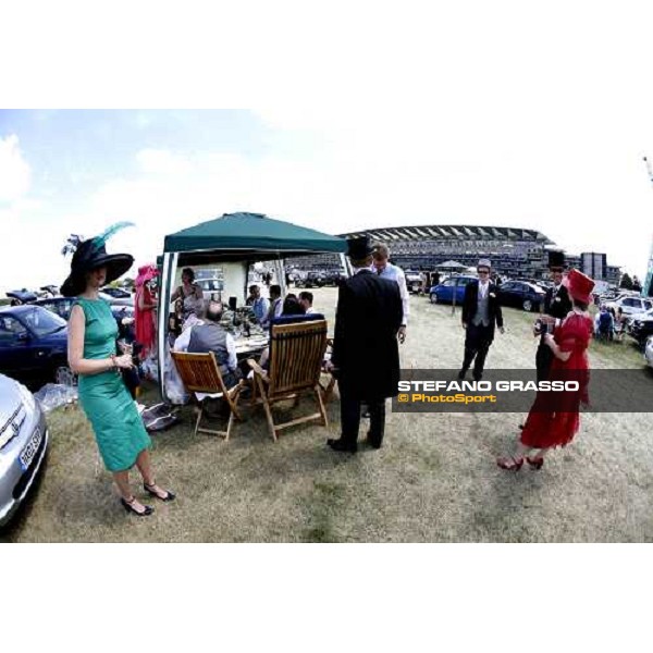 pic nic in front of the new granstand of Ascot Royal Ascot, 4th day 23rd june 2006 ph. Stefano Grasso
