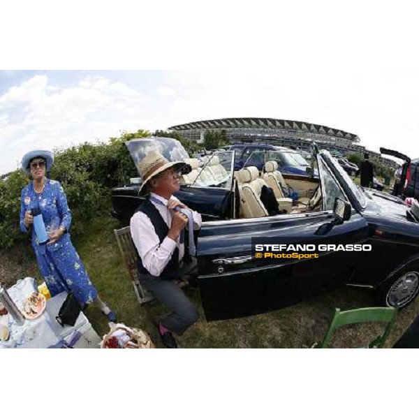 pic nic in front of the new granstand of Ascot Royal Ascot, 4th day 23rd june 2006 ph. Stefano Grasso
