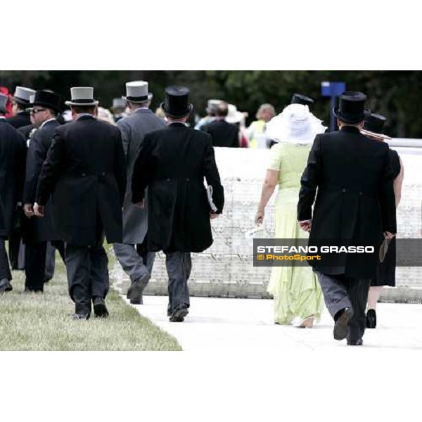 racegoers arrive at Ascot Royal Ascot, 4th day 23rd june 2006 ph. Stefano Grasso