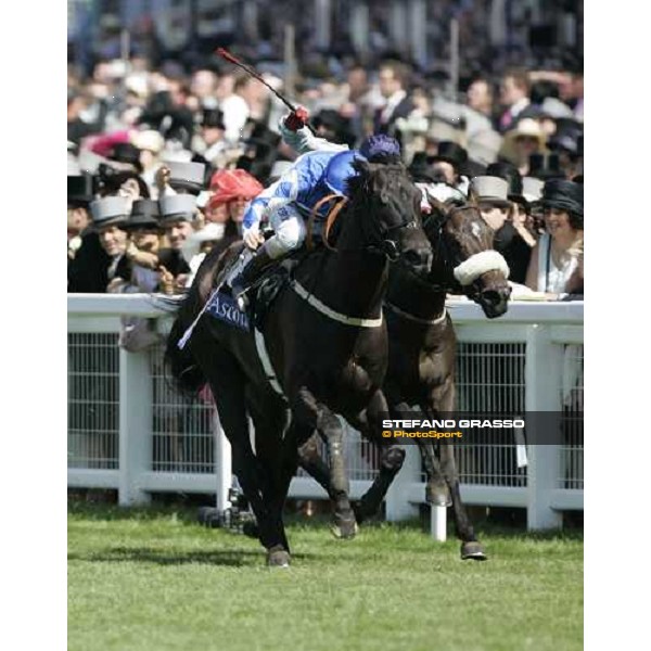 John Egan on Les Arcs wins the Golden Jubilee Stakes beating Jamie Spencer on Balthazaar\'s Gift Royal Ascot, 5th day 24 june 2006 ph. Stefano Grasso