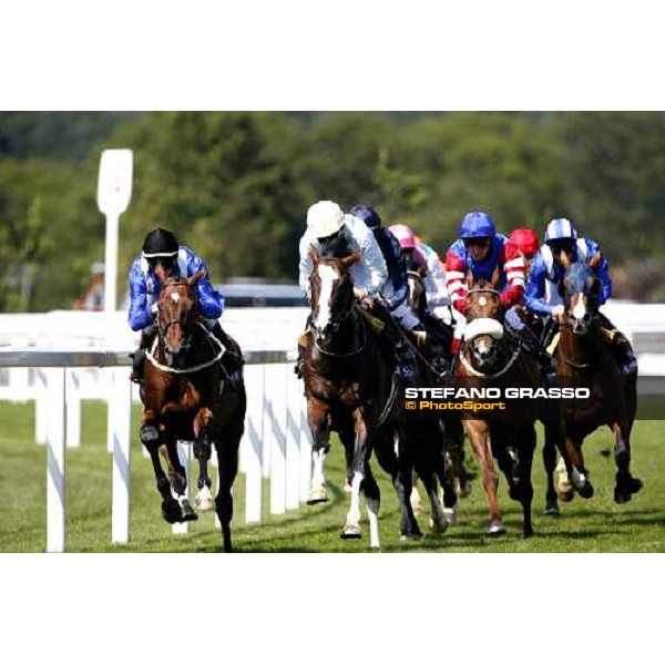 last bend of the Hardwicke Stakes - the winner Richard Hills on Maraahel (1st from right) Royal Ascot, 5th day 24 june 2006 ph. Stefano Grasso