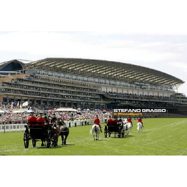 the Royal Procession enters in front of the new grandstand of Ascot Royal Ascot, 5th day 24 june 2006 ph. Stefano Grasso