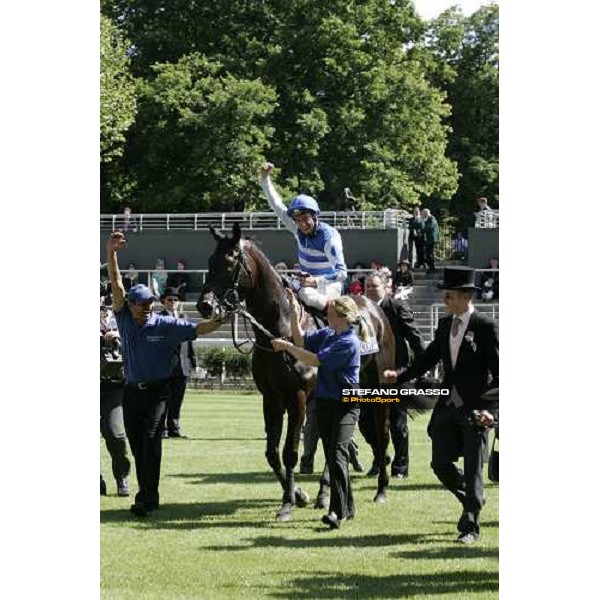 John Egan on Les Arcs enters in triumph in the winner circle after winning the Golden Jubilee Stakes Royal Ascot, 5th day 24 june 2006 ph. Stefano Grasso