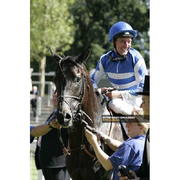 John Egan on Les Arcs enters in the winner circle after the triumph in the Golden Jubilee Stakes Royal Ascot, 5th day 24 june 2006 ph. Stefano Grasso