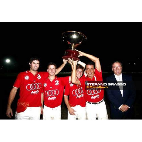 Audi Gold Cup Cittˆ di Roma - Audi Polo Gold Team winner of the tournament with Mr. Cerlenizza, General Manager of Audi Italia Rome, 1st july 2006 ph.Stefano Grasso