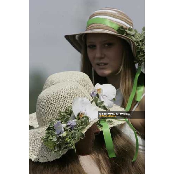fashion hats at Gran Premio di Milano Milan, 18th june 2006 ph. Stefano Grasso