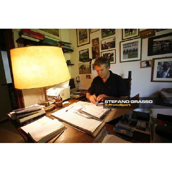 Valfredo Valiani in his office at Pisa San Rossore Pisa, 19th july 2006 ph. Stefano Grasso